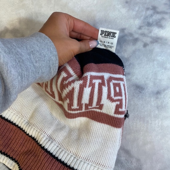 Victoria’s Secret accessories pom pom hat - Picture 3 of 4